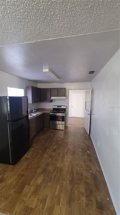 В аренду: $1,300 (2 спален, 1 ванн, 792 Квадратных фут)