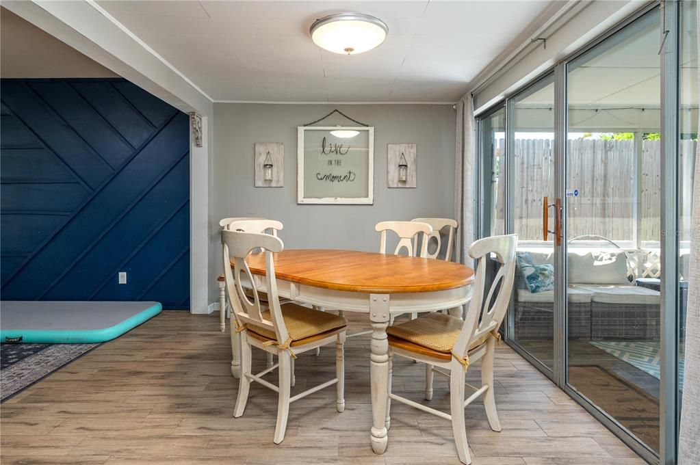 Active With Contract: $295,000 (3 beds, 1 baths, 1400 Square Feet)