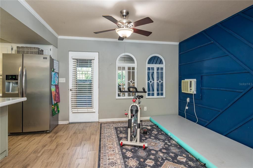 Active With Contract: $295,000 (3 beds, 1 baths, 1400 Square Feet)