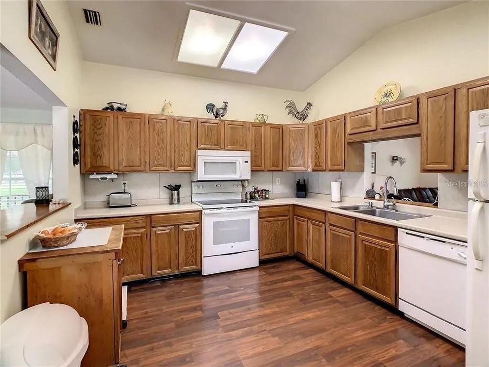 На продажу: $365,000 (3 спален, 2 ванн, 1954 Квадратных фут)