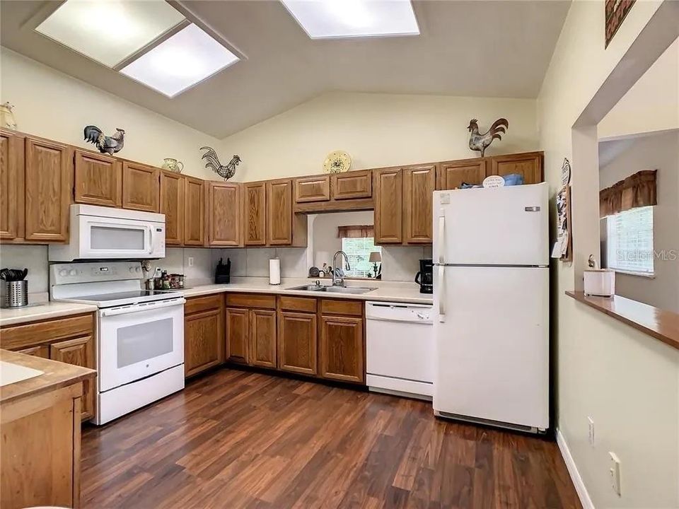 На продажу: $365,000 (3 спален, 2 ванн, 1954 Квадратных фут)