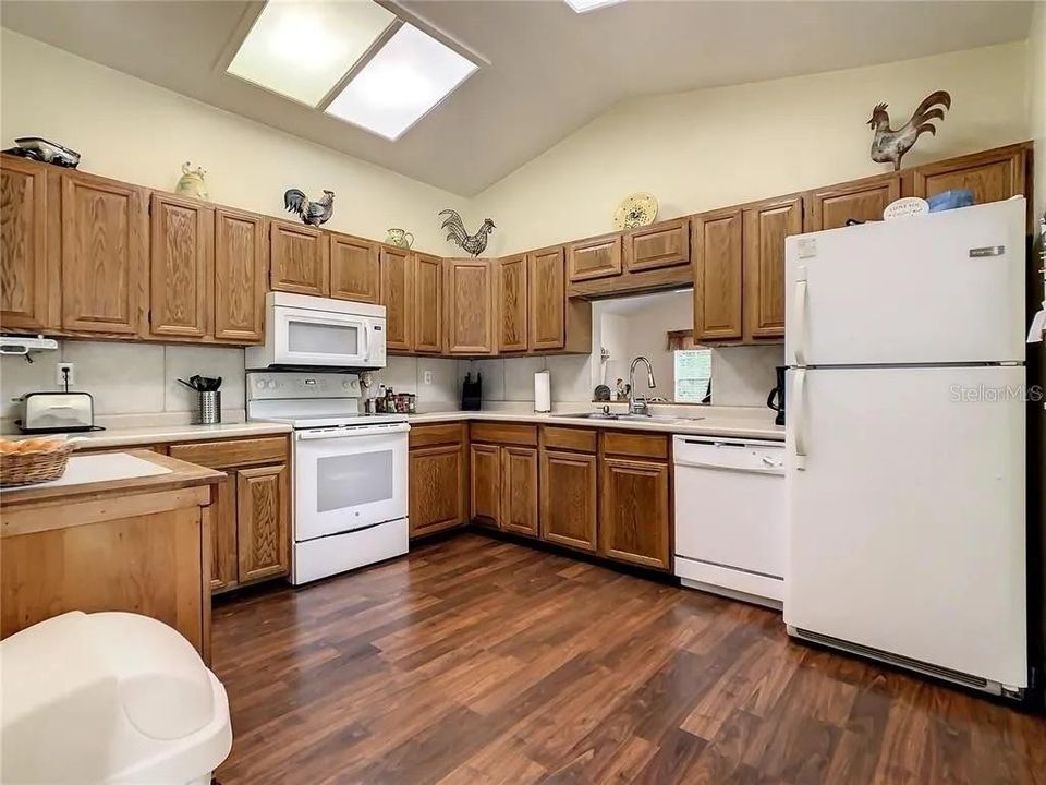 На продажу: $365,000 (3 спален, 2 ванн, 1954 Квадратных фут)