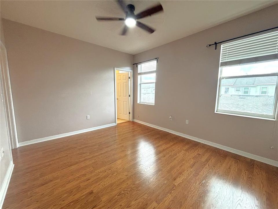 В аренду: $2,145 (2 спален, 2 ванн, 1367 Квадратных фут)