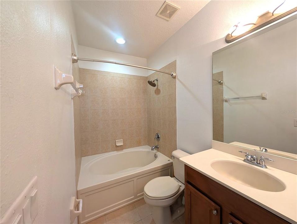В аренду: $2,145 (2 спален, 2 ванн, 1367 Квадратных фут)