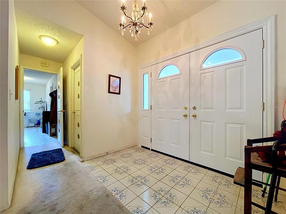 For Sale: $335,000 (3 beds, 2 baths, 2094 Square Feet)