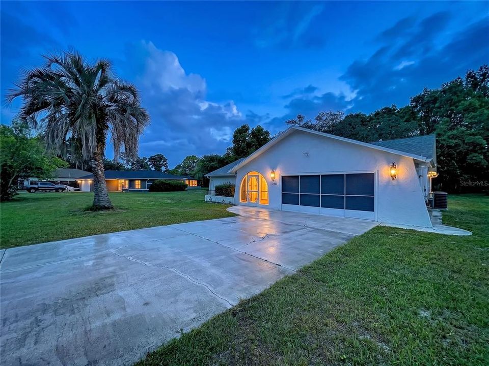 For Sale: $335,000 (3 beds, 2 baths, 2094 Square Feet)