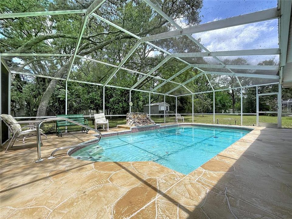 For Sale: $335,000 (3 beds, 2 baths, 2094 Square Feet)