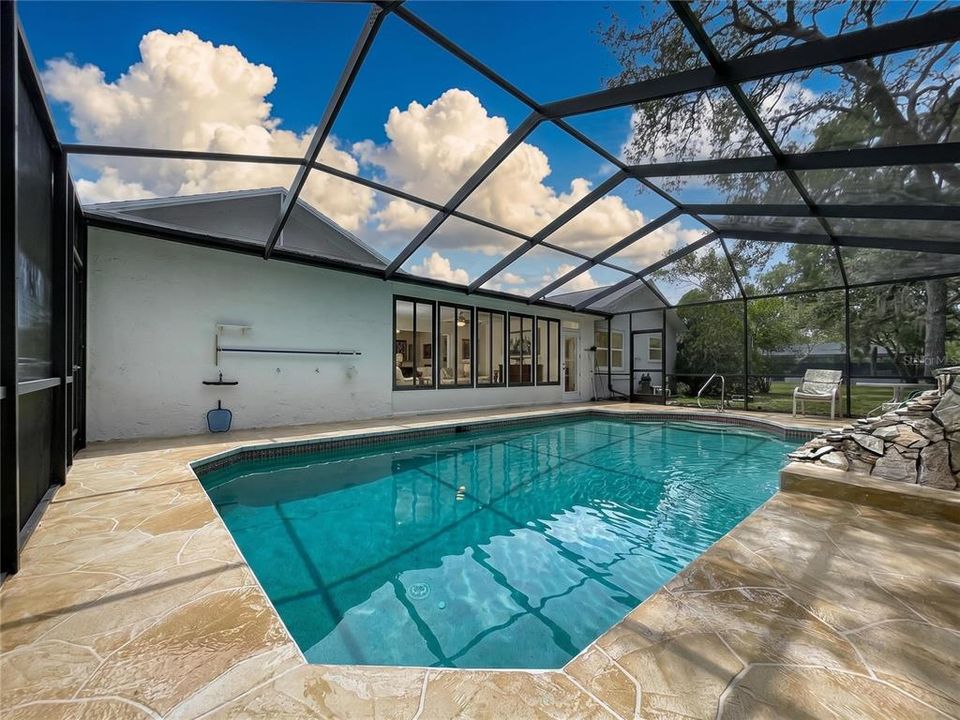 For Sale: $335,000 (3 beds, 2 baths, 2094 Square Feet)