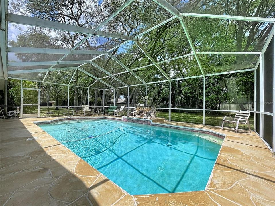 For Sale: $335,000 (3 beds, 2 baths, 2094 Square Feet)