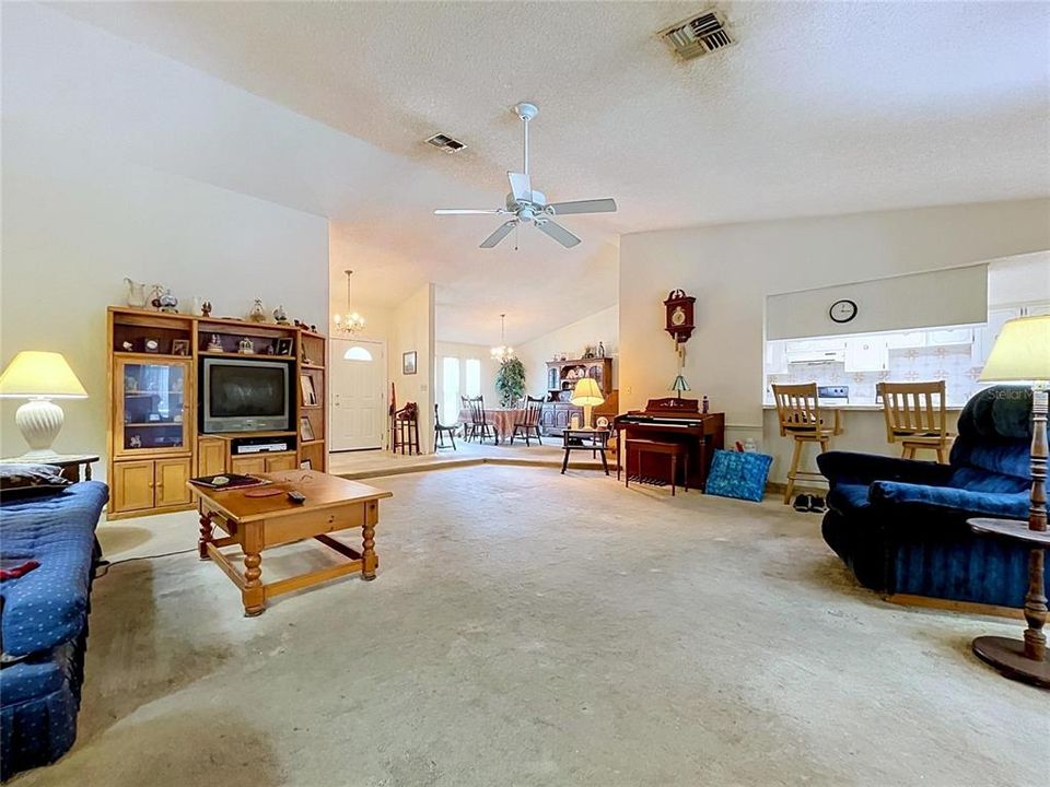 For Sale: $335,000 (3 beds, 2 baths, 2094 Square Feet)