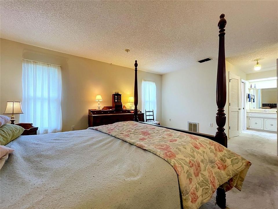 For Sale: $335,000 (3 beds, 2 baths, 2094 Square Feet)