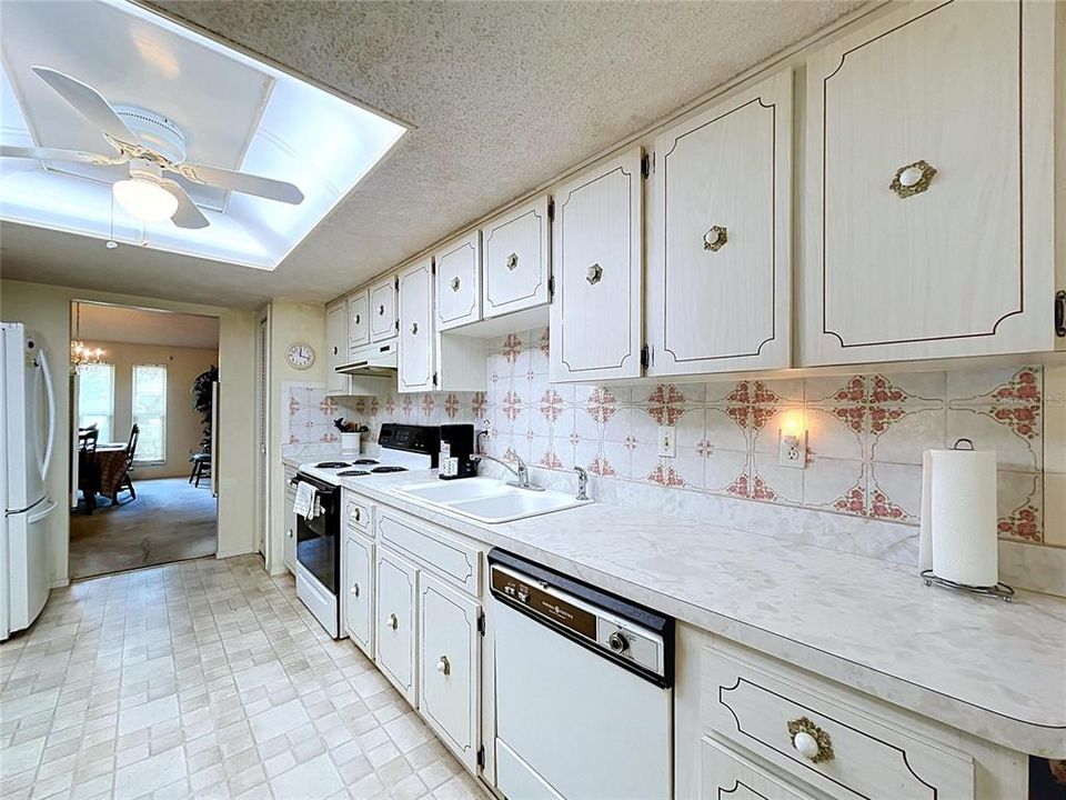 For Sale: $335,000 (3 beds, 2 baths, 2094 Square Feet)