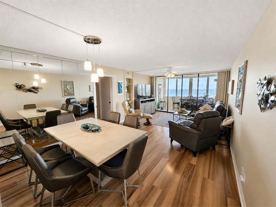 В аренду: $2,200 (2 спален, 2 ванн, 1050 Квадратных фут)