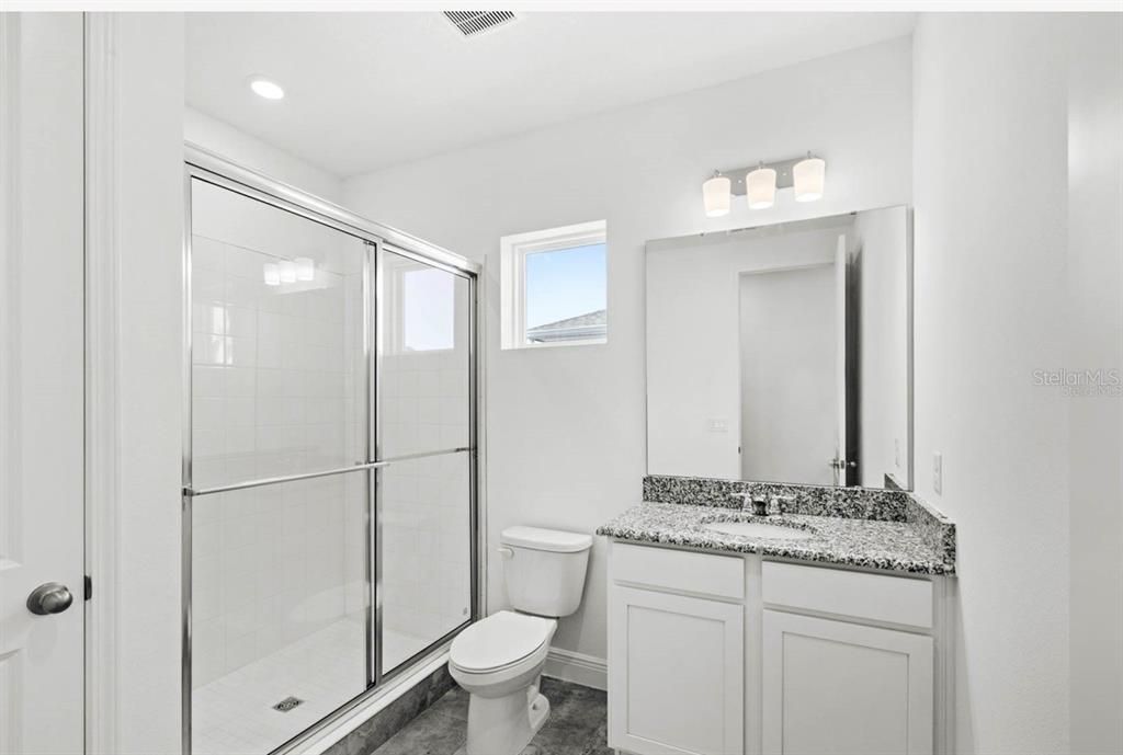 En Venta: $988,000 (5 camas, 4 baños, 3600 Pies cuadrados)