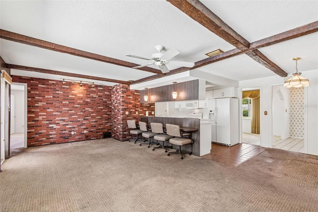 На продажу: $459,900 (4 спален, 2 ванн, 1896 Квадратных фут)