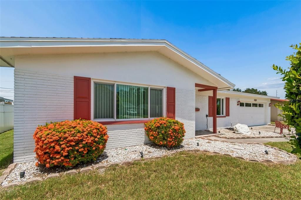 На продажу: $459,900 (4 спален, 2 ванн, 1896 Квадратных фут)