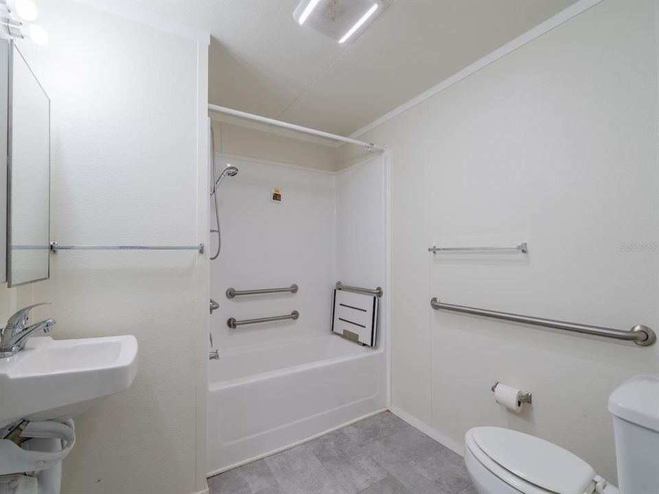 На продажу: $134,000 (3 спален, 2 ванн, 952 Квадратных фут)