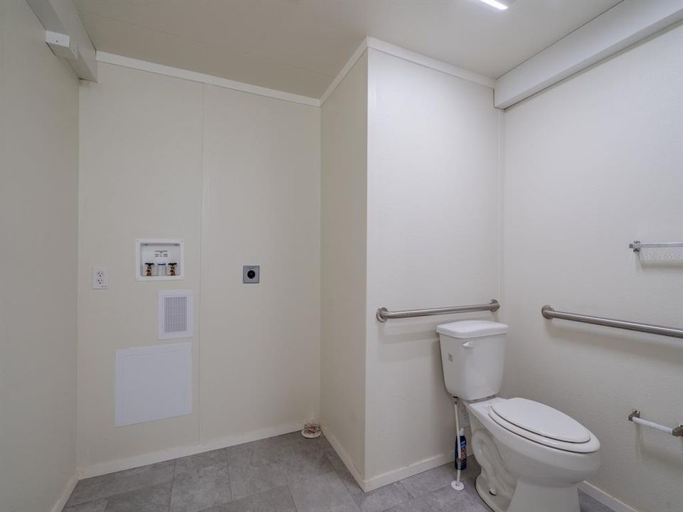 На продажу: $134,000 (3 спален, 2 ванн, 952 Квадратных фут)