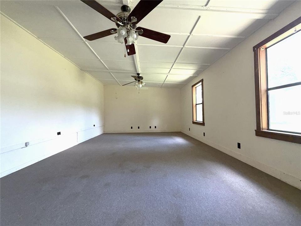For Sale: $129,900 (2 beds, 2 baths, 1260 Square Feet)