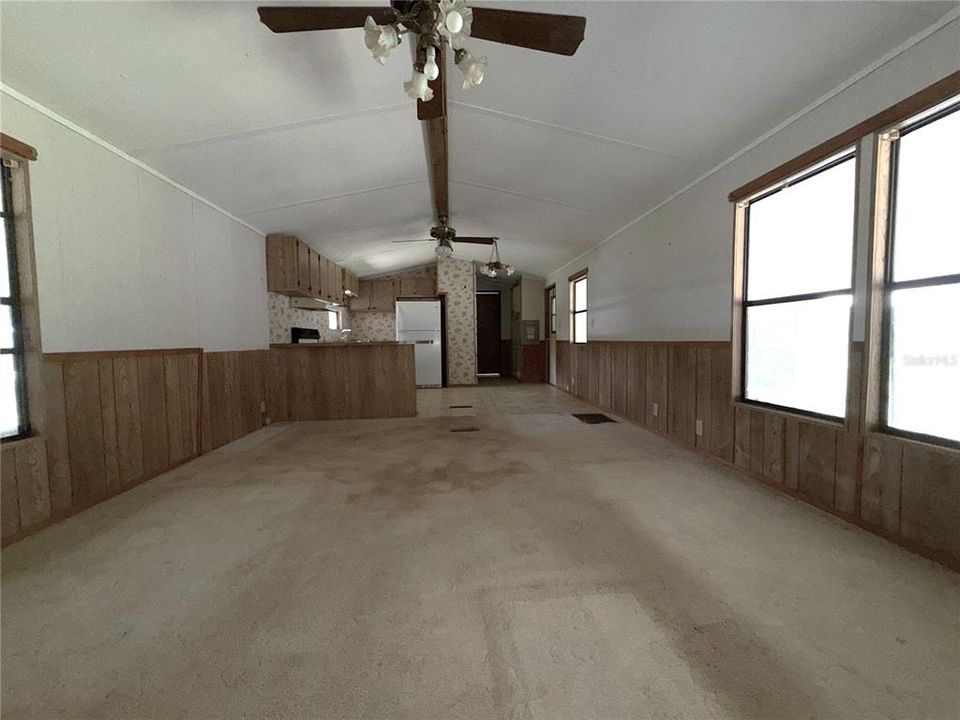 For Sale: $129,900 (2 beds, 2 baths, 1260 Square Feet)