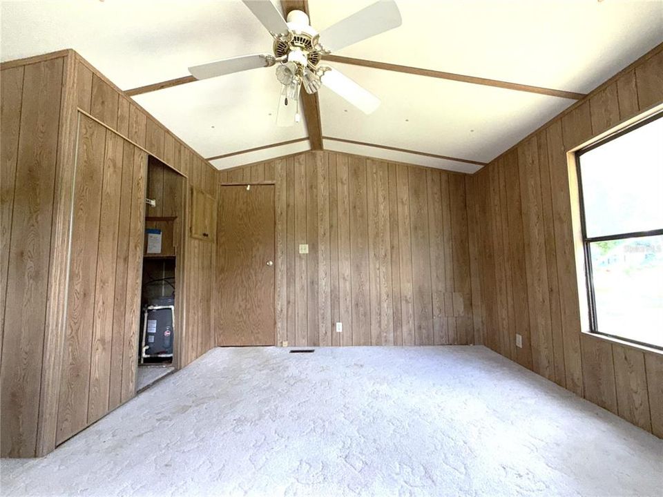 For Sale: $129,900 (2 beds, 2 baths, 1260 Square Feet)