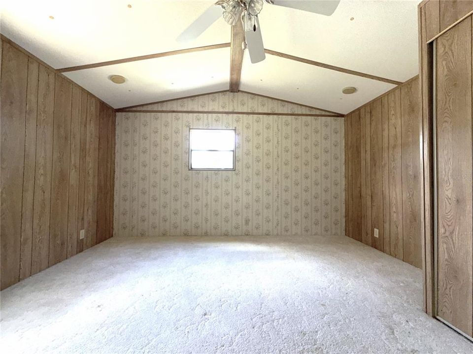 For Sale: $129,900 (2 beds, 2 baths, 1260 Square Feet)
