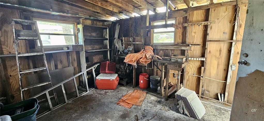 For Sale: $137,000 (2 beds, 1 baths, 888 Square Feet)