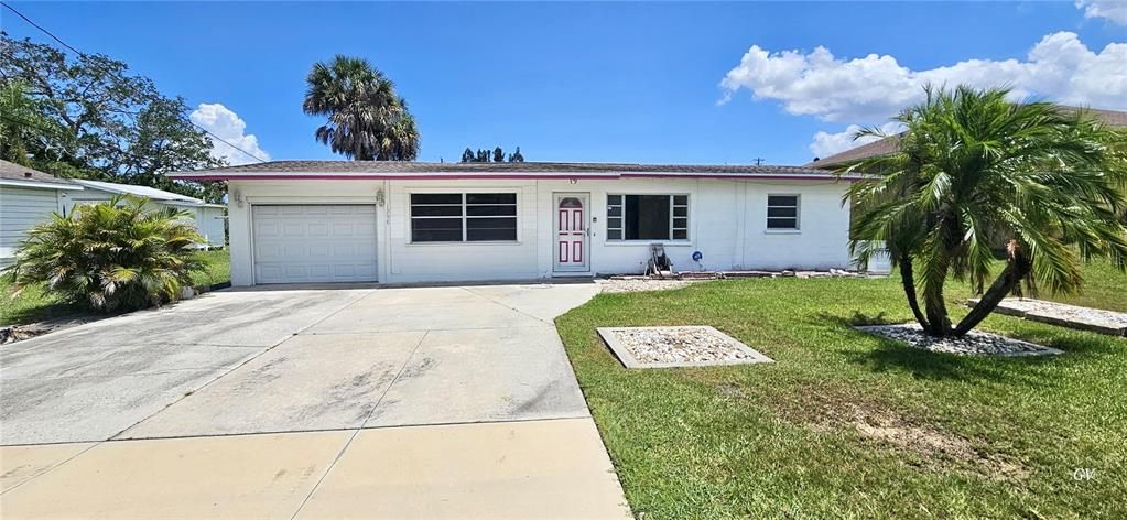 For Sale: $137,000 (2 beds, 1 baths, 888 Square Feet)