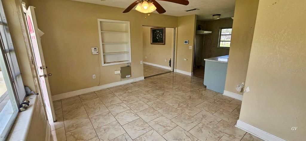 For Sale: $137,000 (2 beds, 1 baths, 888 Square Feet)