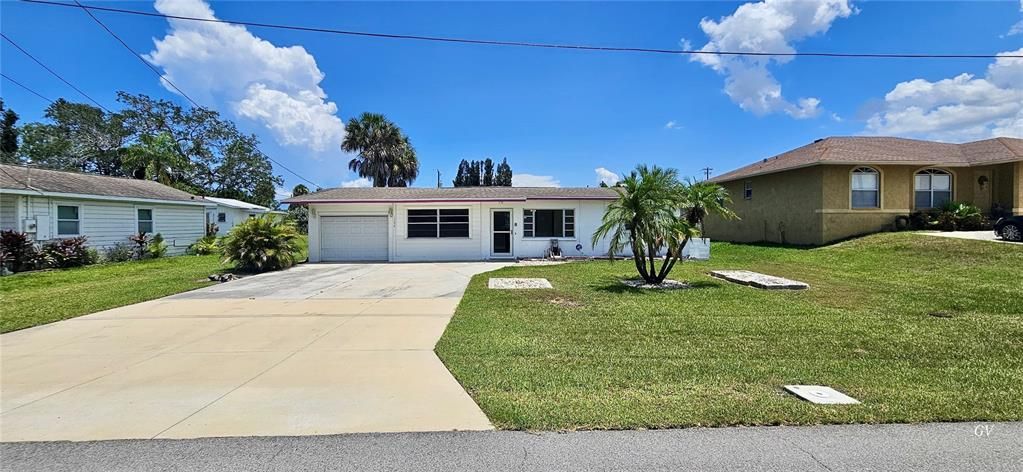 For Sale: $137,000 (2 beds, 1 baths, 888 Square Feet)