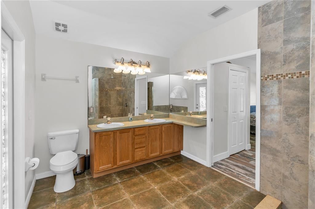 En Venta: $839,900 (4 camas, 3 baños, 2085 Pies cuadrados)