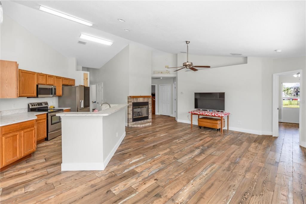 En Venta: $839,900 (4 camas, 3 baños, 2085 Pies cuadrados)