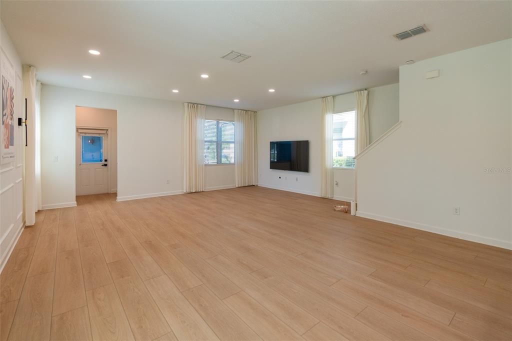 For Rent: $3,800 (3 beds, 2 baths, 2207 Square Feet)