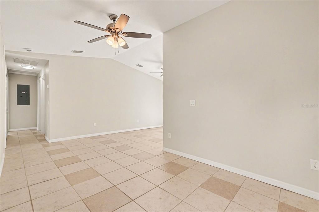 待售: $269,900 (3 贝兹, 2 浴室, 1017 平方英尺)