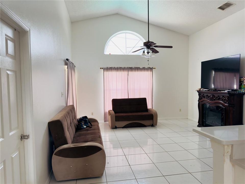 En Venta: $425,000 (3 camas, 2 baños, 1836 Pies cuadrados)