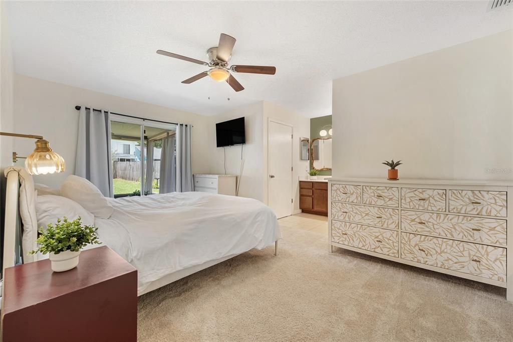 For Sale: $335,000 (3 beds, 2 baths, 1558 Square Feet)