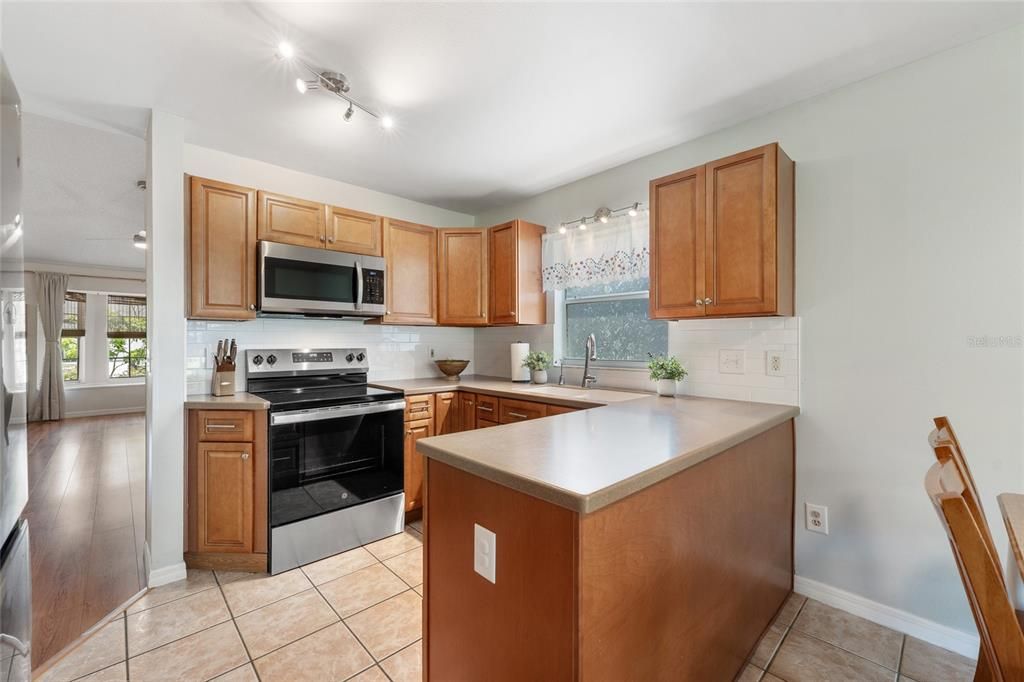For Sale: $335,000 (3 beds, 2 baths, 1558 Square Feet)