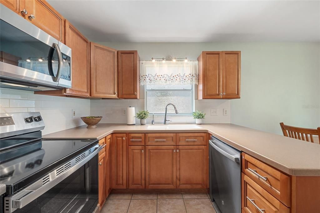 For Sale: $335,000 (3 beds, 2 baths, 1558 Square Feet)