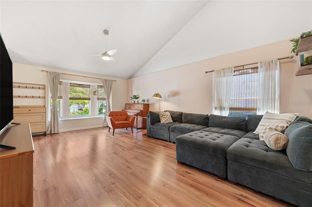 For Sale: $335,000 (3 beds, 2 baths, 1558 Square Feet)