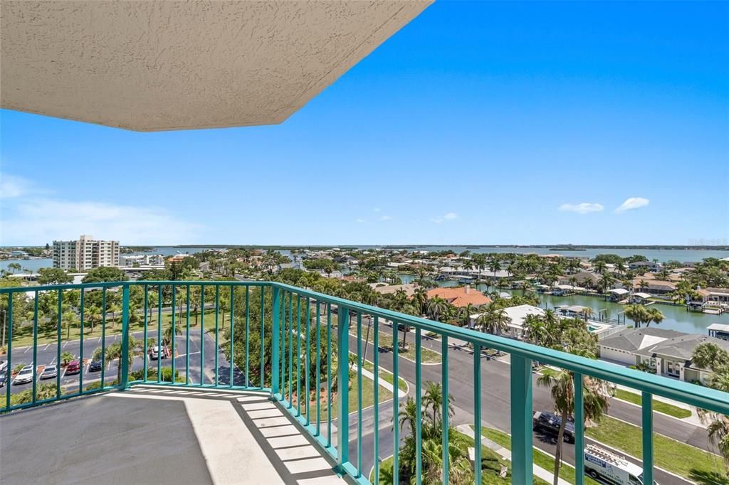 For Sale: $825,000 (3 beds, 2 baths, 2181 Square Feet)