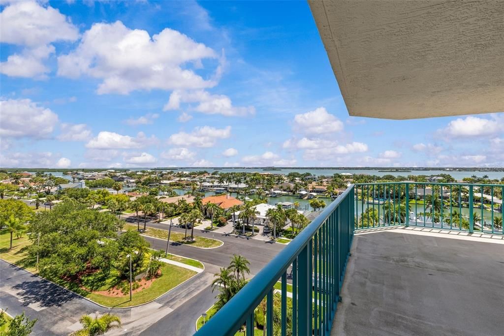 For Sale: $825,000 (3 beds, 2 baths, 2181 Square Feet)