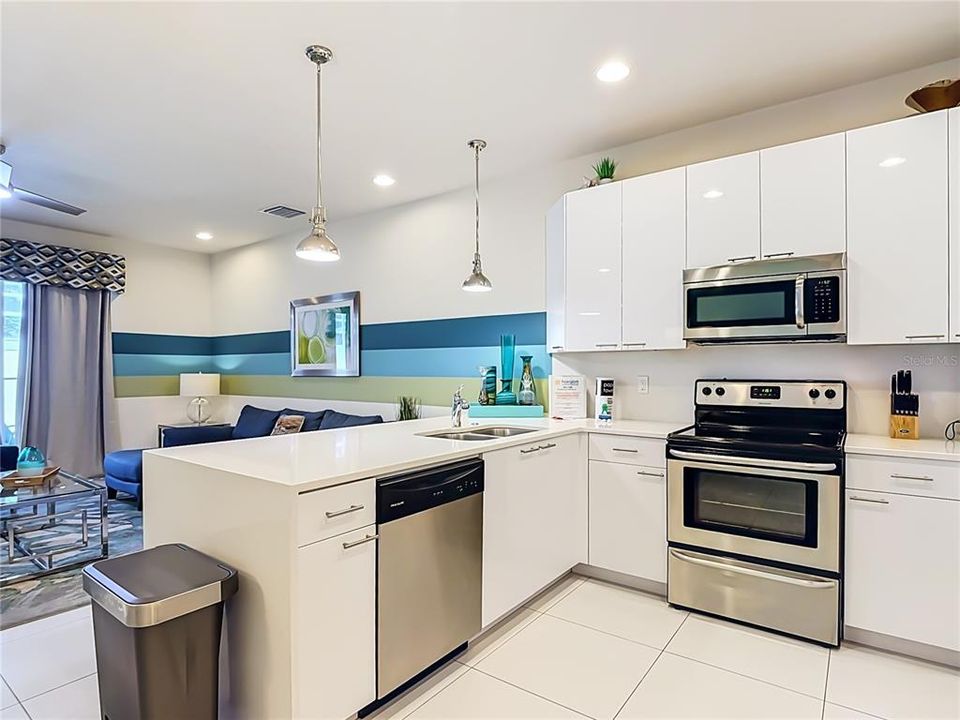 En Venta: $309,000 (3 camas, 3 baños, 1501 Pies cuadrados)
