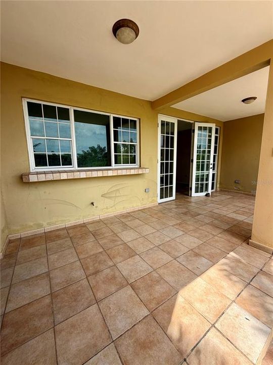 For Sale: $300,000 (3 beds, 2 baths, 1824 Square Feet)