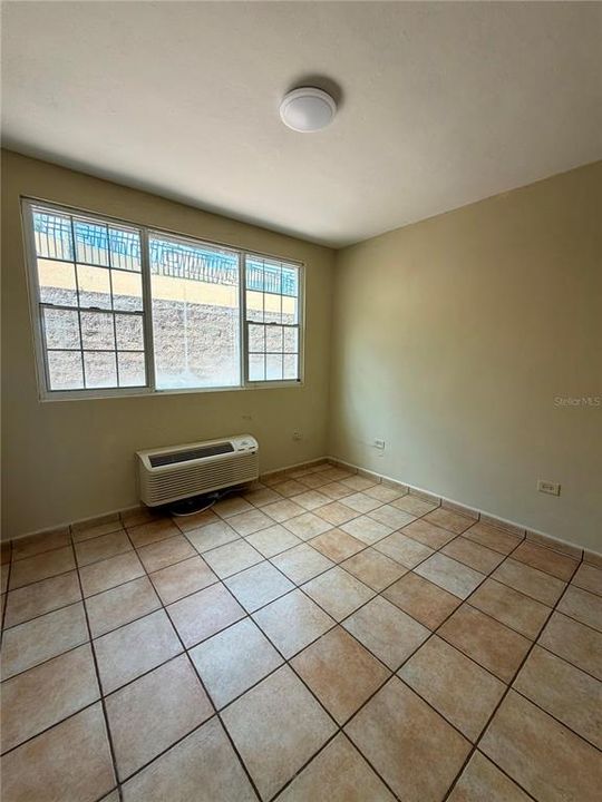 For Sale: $300,000 (3 beds, 2 baths, 1824 Square Feet)