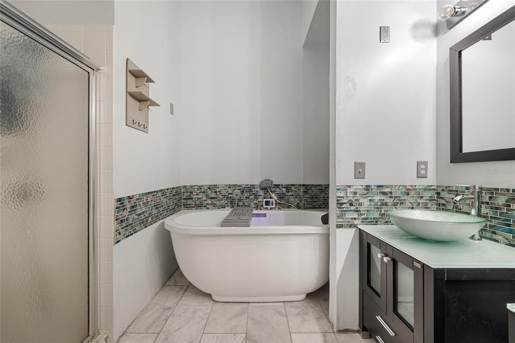 En Venta: $389,000 (4 camas, 2 baños, 1938 Pies cuadrados)