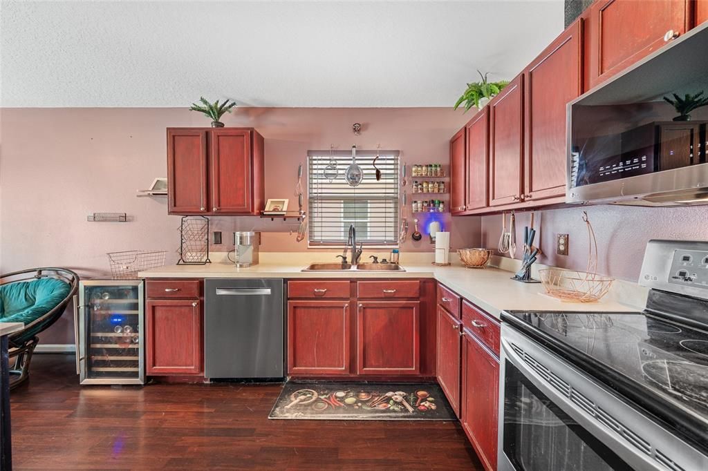En Venta: $389,000 (4 camas, 2 baños, 1938 Pies cuadrados)