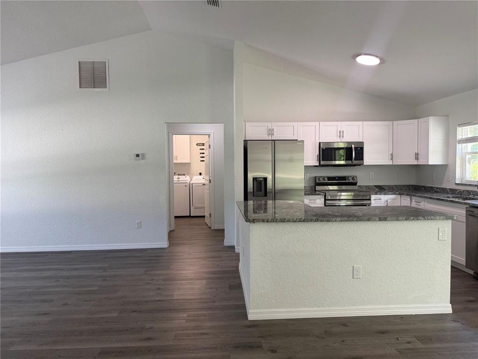 For Rent: $1,800 (3 beds, 2 baths, 1395 Square Feet)