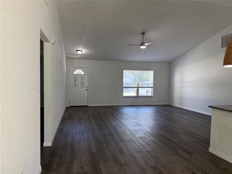 For Rent: $1,800 (3 beds, 2 baths, 1395 Square Feet)