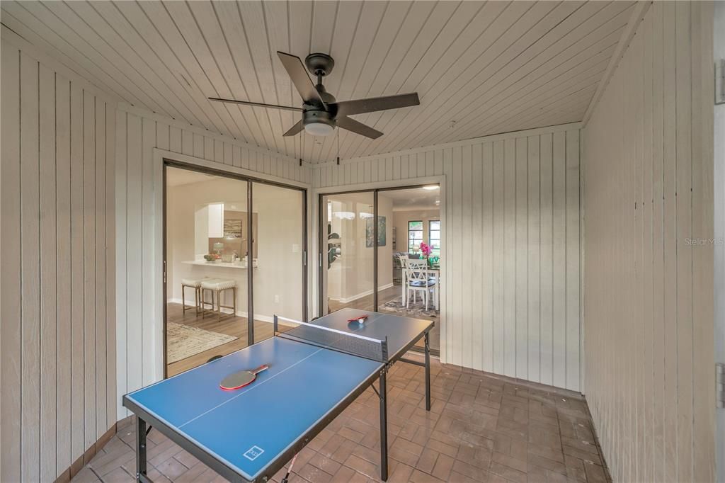 En Venta: $399,900 (3 camas, 2 baños, 1952 Pies cuadrados)