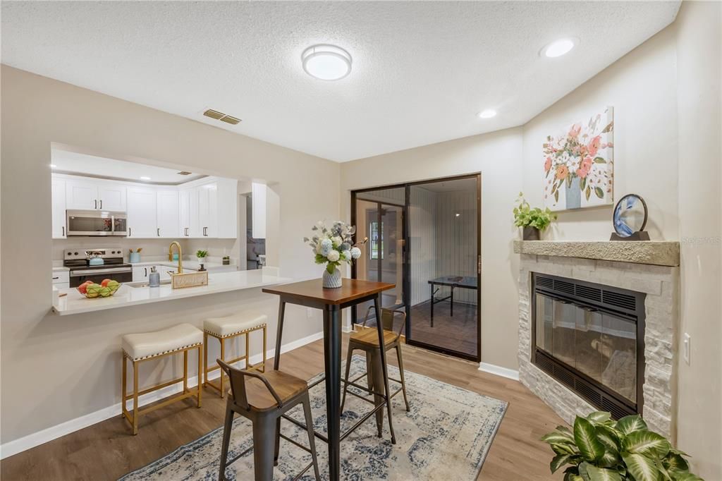 En Venta: $399,900 (3 camas, 2 baños, 1952 Pies cuadrados)
